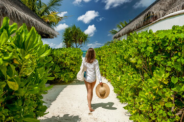 Sticker - Woman with bag and sun hat going to beach