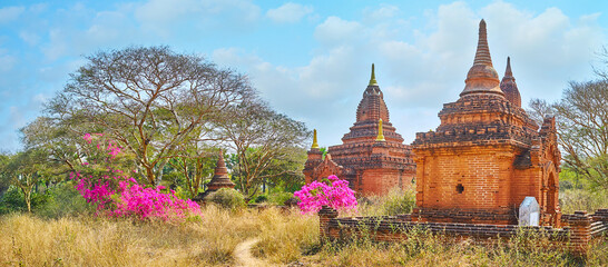 Canvas Print - The shrines of Khaymingha Pagoda, Bagan, Myanmar