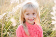 © Ekaterina Yakunina/Westend61 - Smiling cute girl in agricultural field