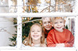 © Ekaterina Yakunina/Westend61 - Smiling siblings looking through window from home
