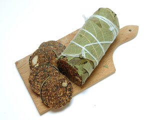 The fig loin, called fig salami, is a typical sweet from the Marche region mainly produced in the province of Ancona