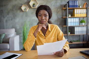 Poster - Photo of serious dark skin business woman ceo take interview online in office workstation indoors workplace