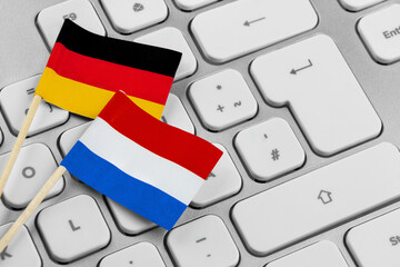 Flaggen EU Deutschland und Niederlande mit PC Keyboard