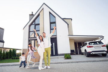 Canvas Print - Photo portrait of cheerful big happy family parents laughing greeting spending leisure with little kids brother sister playing outside