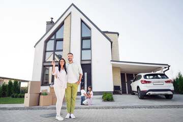 Poster - Photo portrait of happy couple wife husband waving hand greeting spending leisure with little kids bought house