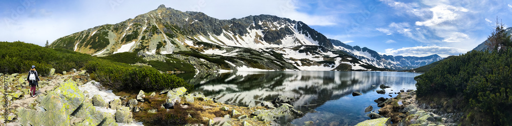 Panoramic view of the Morskie Oko lake with the Tatra mountains in the background - obrazy, fototapety, plakaty 