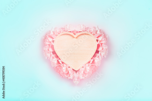 Heart wood shaper with flowers