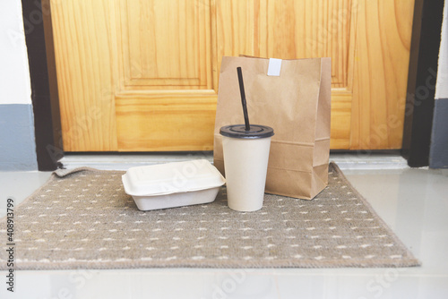 Contactless delivery during a pandemic Covid-19 Stay at home, Online shopping Food boxes Contactless delivery Coronavirus Quarantine, Service food order online delivery food box take away