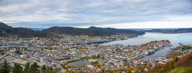 Sticker - Panoramic views of Bergen, Norway from the top of the viewpoint Panorama Fløyfjellet, in the autumn morning. This is a popular tourist destination.