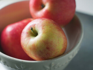 Apples in bowl