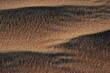 Wellenlinien einer Sanddüne im Namib-Naukluft-Park in Namibia. 