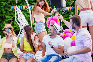 Wall Mural - Friends have pool party