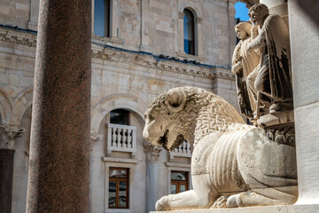 Wall Mural - Statue of a lion in Diocletian's Palace in Split, Croatia