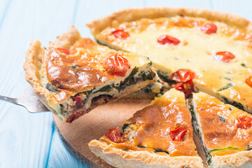 Spinach Quiche lorraine with tomatoes