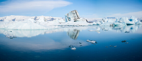 Wall Mural - Sunshine over Jokulsarlon glacier lake in Iceland