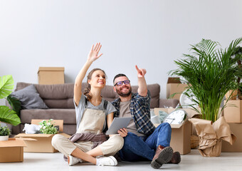 Wall Mural - Happy couple during moving in new apartment