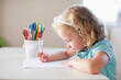 © Jessica Peterson/Tetra Images - Girl drawing with colours