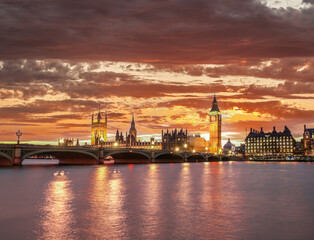 Fototapete - The Big Ben and the House of Parliament in the evening, London, UK