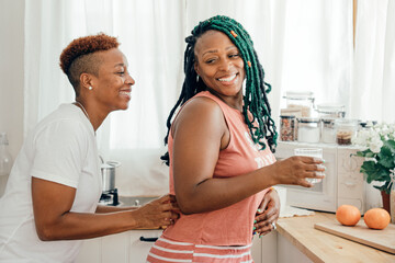 Canvas Print - Happy gay couple in the kitchen