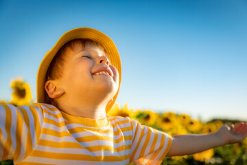 Canvas Print - Happy child playing outdoor in spring field