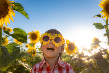 Canvas Print - Happy child playing outdoor in spring field