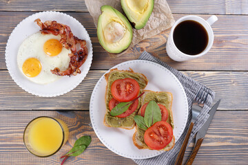 Canvas Print - Breakfast with fried eggs and bacon and sandwiches with guacamole sauce