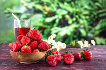 Wall Mural - strawberries in a wooden cup and a glass of strawberry juice