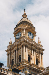 Poster - Vertical shot of an ancient beautifully architectured Cape Town City Hall in Cape Town, South Africa