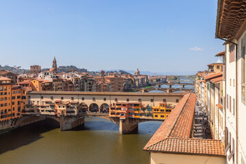 Wall Mural - Ponte Vecchio over the Arno River and the Vasari Corridor (Corridoio Vasariano) in Florence