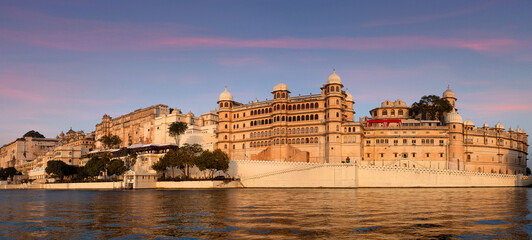 Wall Mural - Panoramic view of the Udaipur City Palace from lake Pichola in Rajasthan, India