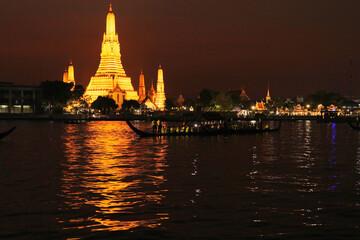 Wall Mural - Wat Arun at Night