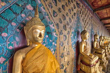 golden buddha statue in Thai temple