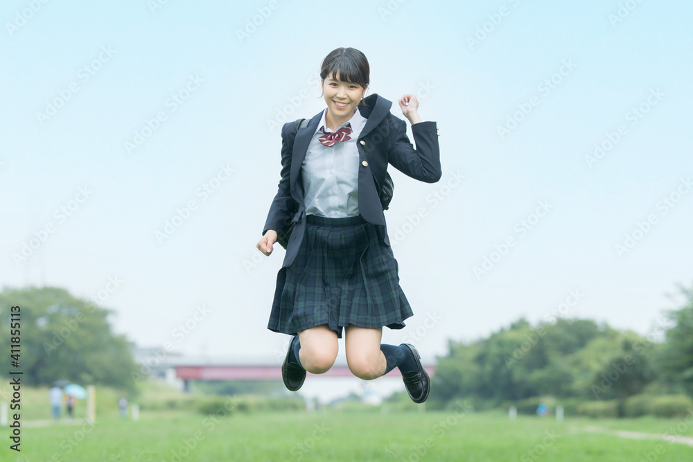 ジャンプする女子高生 Dcn Gallery ジャンプする女子高生 Dcn Gallery