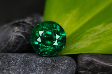 Poster - Emerald Gemstone Beauty Shot background