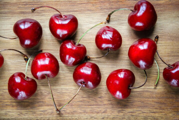 Wall Mural - Fresh cherries on a wooden cutting board