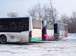 Busse stehen im Busbahnhof wegen dem Schneechaos