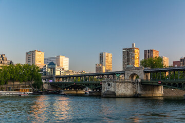 Sticker - Bir Hakeim bridge