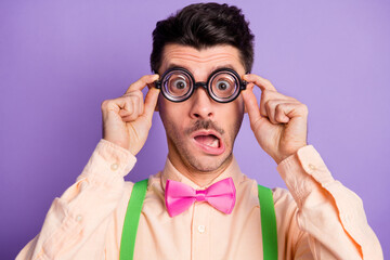 Canvas Print - Photo of amazed surprised nerd man hold wear geek glasses wear shirt isolated on purple color background