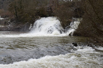 Wall Mural - wilder Elzwasserfall im Februar