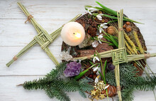 Winter Altar For Imbolc Sabbath. Spring Pagan Holiday Ritual. Brigid's Cross, Candle, Wheel Of The Year, Snowdrops, Sun And Moon Symbol - Items Of Imbolc Holiday, Spring Equinox. Flat Lay