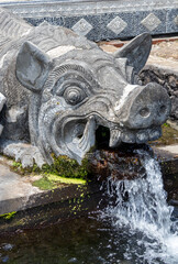 Canvas Print - Fontaine du palais aquatique de Tirta Gangga à Bali, Indonésie