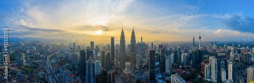 Fototapeta na szkło Aerial Panoramic View Of Sunrise At Kuala Lumpur City Skyline