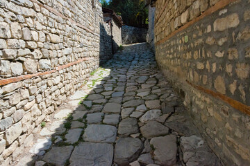 Canvas Print - Old house and cobbled street, Lahij village on the southern slopes of Greater Caucasus, Ismailli region, Azerbaijan