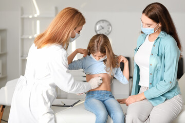 Poster - Pediatrician examining little girl in clinic