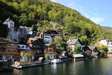 Poster - Reflecting lake amid the mountains with the coastline buildings