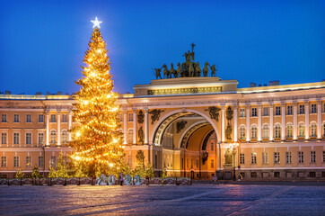 Wall Mural - Arch of the main headquarters on Palace Square and a New Year tree in St. Petersburg