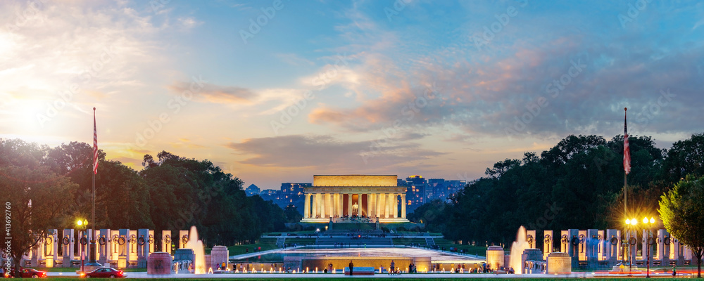 Lincoln Memorial on sunset. Seen from National Mall, Washington DC, USA. Long exposure photography. - obrazy, fototapety, plakaty 