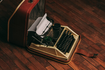 Fototapete - vintage typewriter with white paper stands on the floor indoors