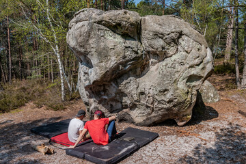 Canvas Print - Climbers studying the topo in Fontainebleau, France