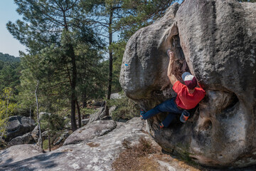 Poster - Climber with a hat in Fontainebleau, France